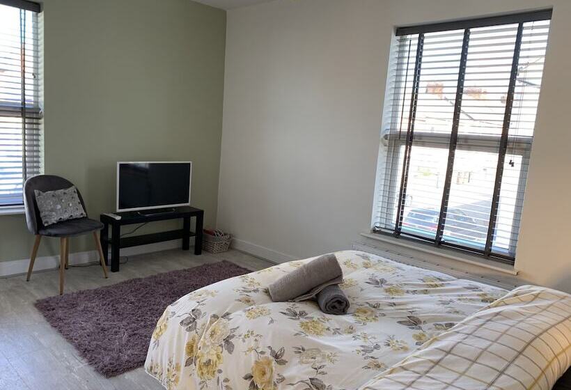 بنسيون Buccleuch Apartment