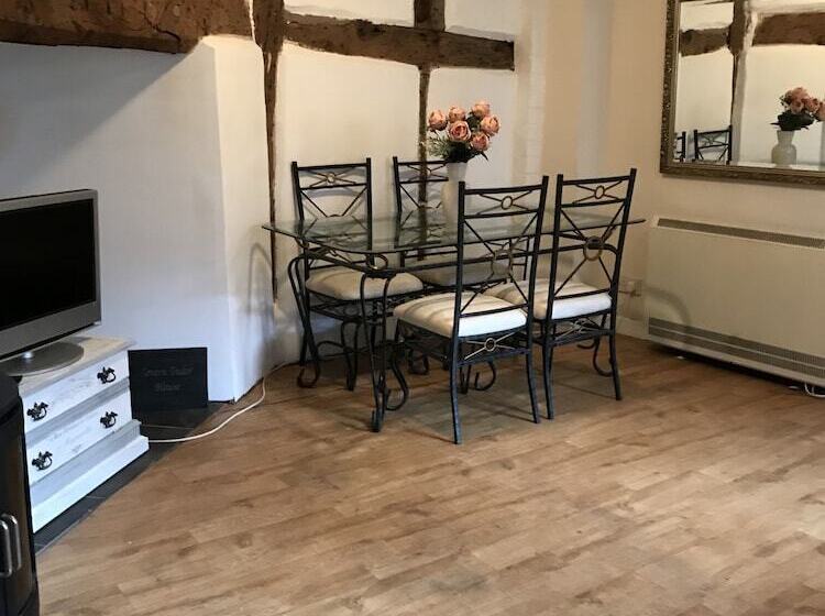 펜션 Severn Tudor House