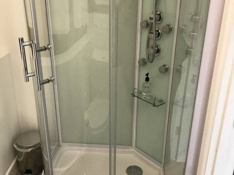 펜션 Severn Tudor House