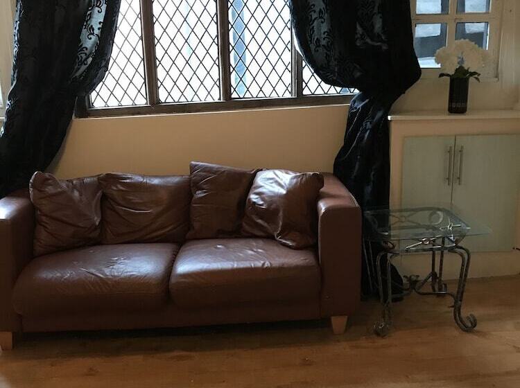 펜션 Severn Tudor House