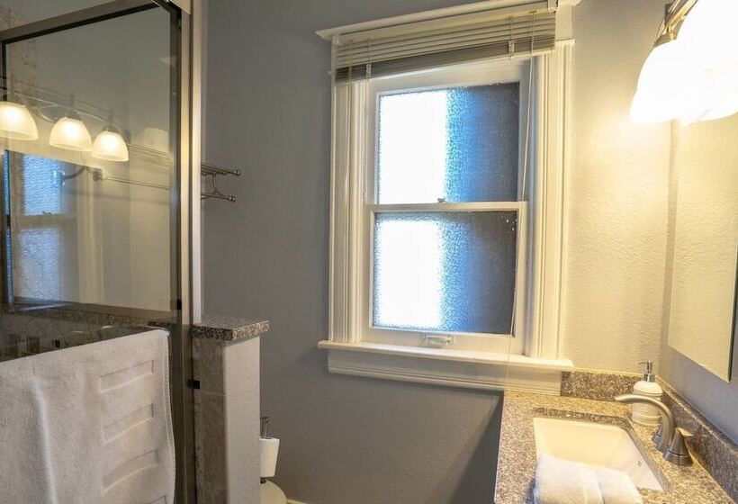 The Colorado Clubhouse In Capitol Hill