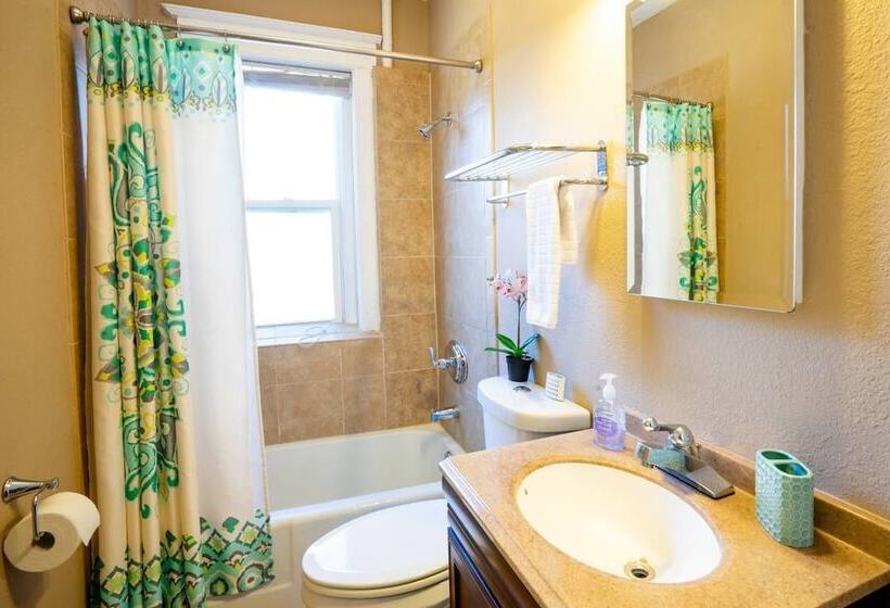 The Colorado Clubhouse In Capitol Hill