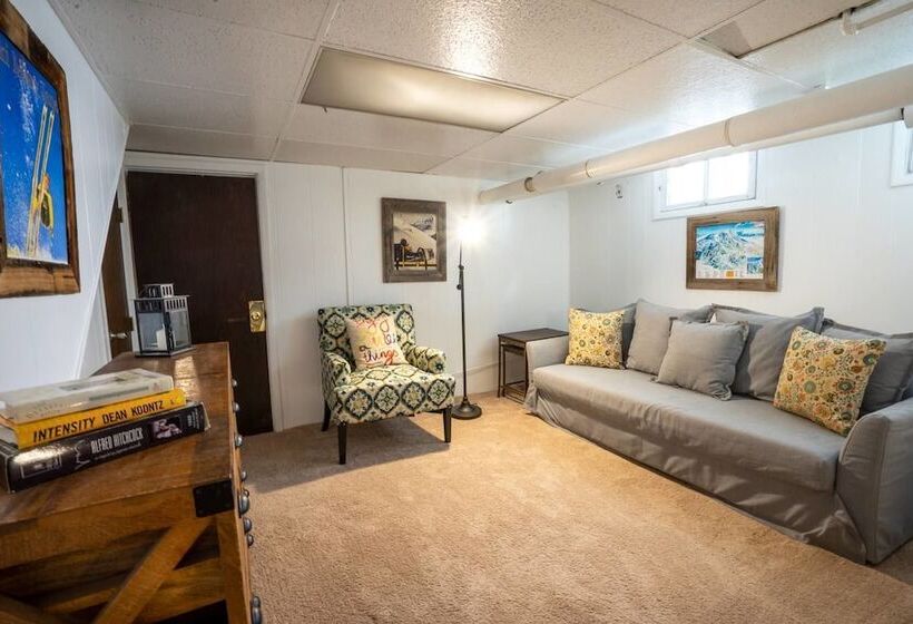 The Colorado Clubhouse In Capitol Hill