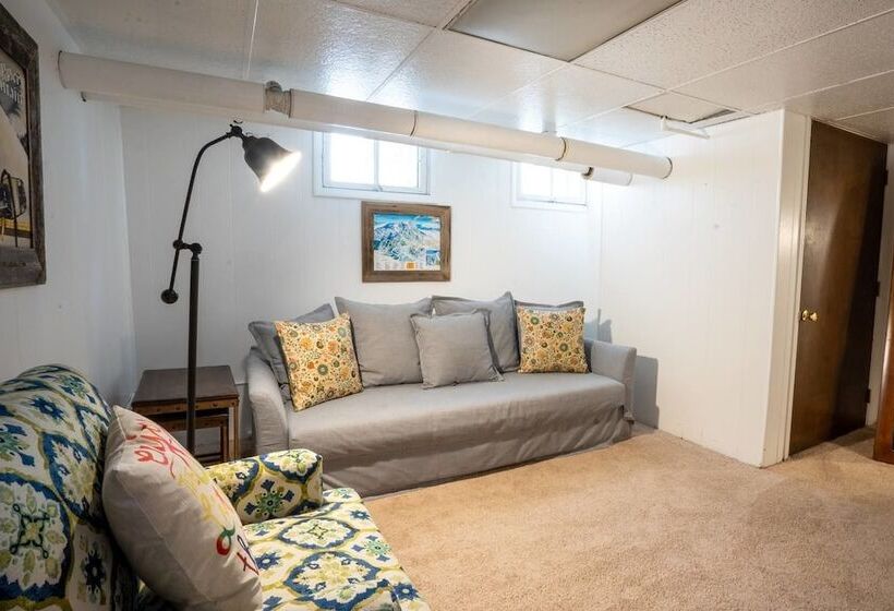 The Colorado Clubhouse In Capitol Hill