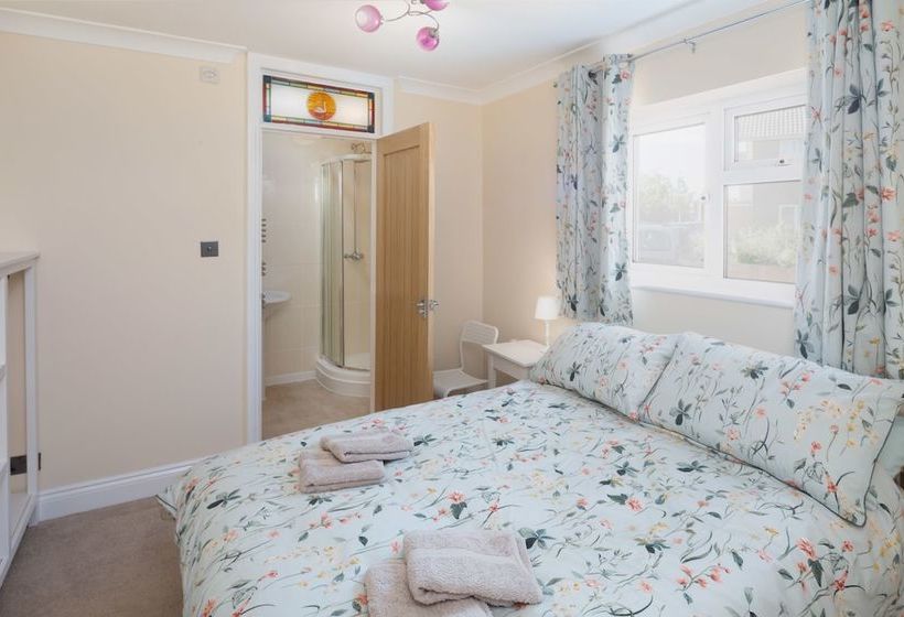 Milford On Sea Detached Bungalow