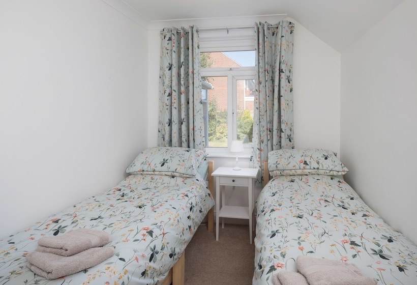 Milford On Sea Detached Bungalow