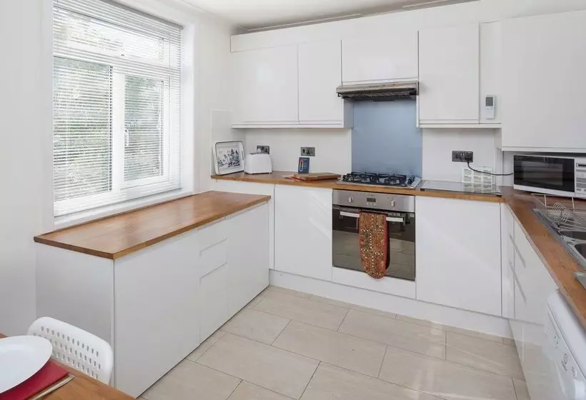 Milford On Sea Detached Bungalow