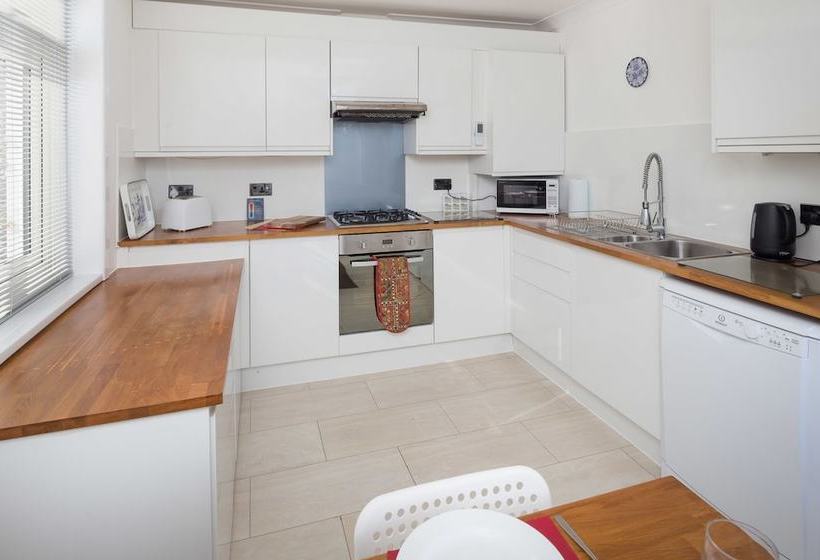 Milford On Sea Detached Bungalow