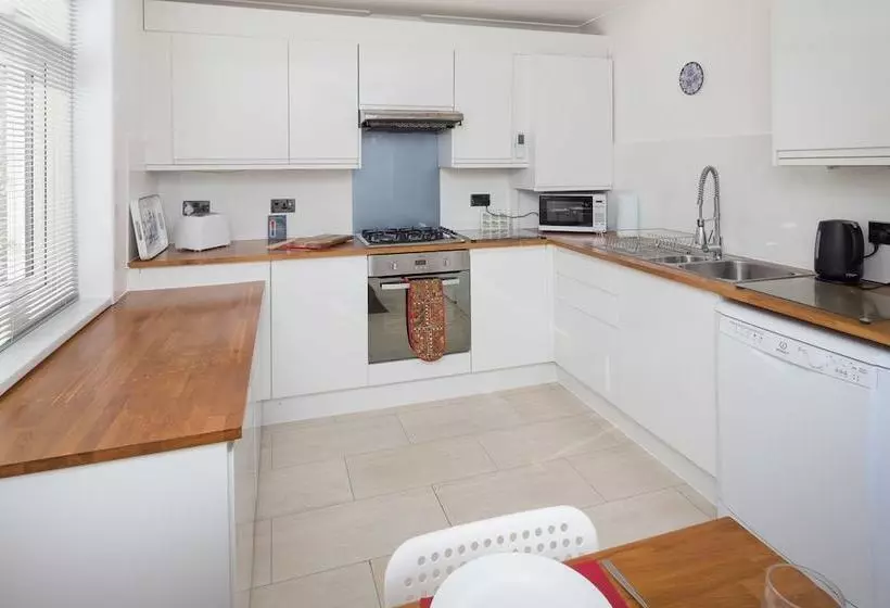Milford On Sea Detached Bungalow