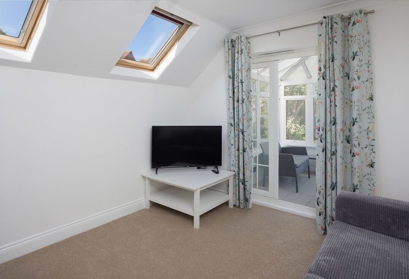 Milford On Sea Detached Bungalow