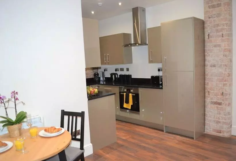 Onpoint Apartments   Deluxe Apartment City Centre Ideal Location!