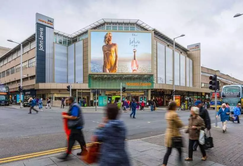 Onpoint Apartments   Deluxe Apartment City Centre Ideal Location!