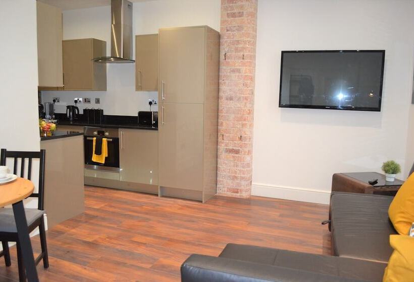 Onpoint Apartments Deluxe Apartment City Centre Ideal Location!
