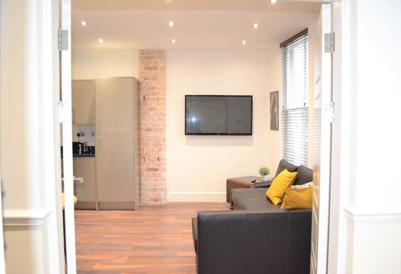 Onpoint Apartments Deluxe Apartment City Centre Ideal Location!