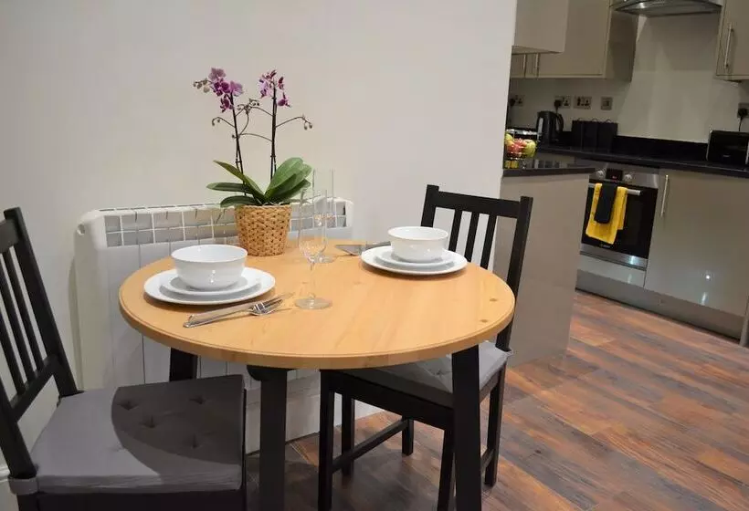 Onpoint Apartments   Deluxe Apartment City Centre Ideal Location!