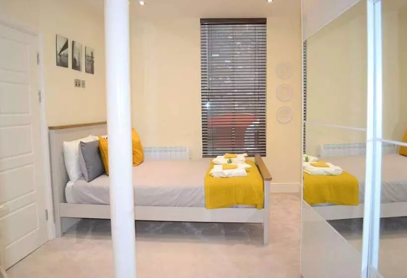 Onpoint Apartments   Deluxe Apartment City Centre Ideal Location!