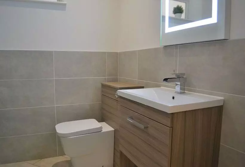 Onpoint Apartments   Deluxe Apartment City Centre Ideal Location!