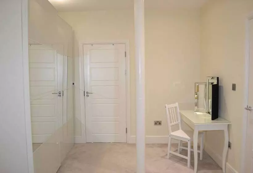 Onpoint Apartments   Deluxe Apartment City Centre Ideal Location!