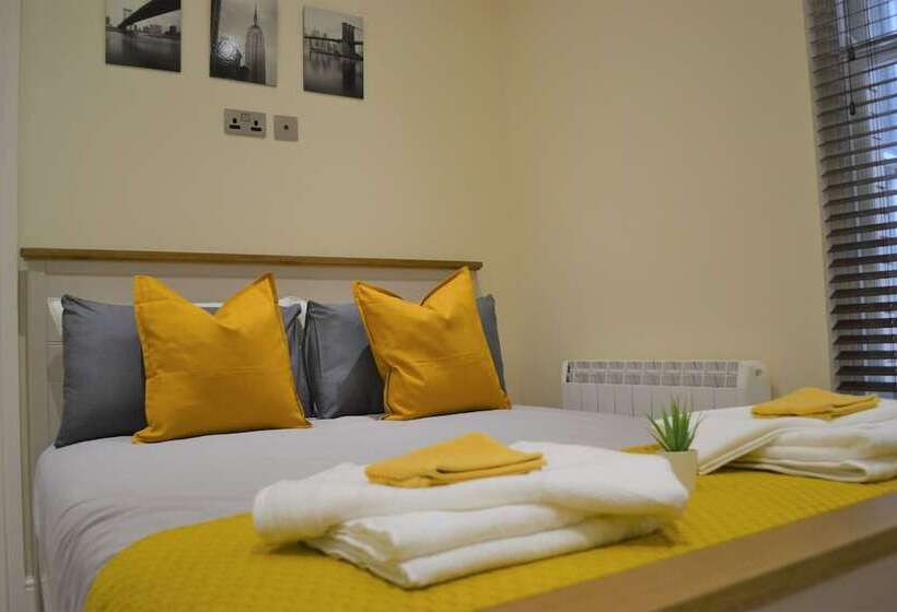 Onpoint Apartments Deluxe Apartment City Centre Ideal Location!