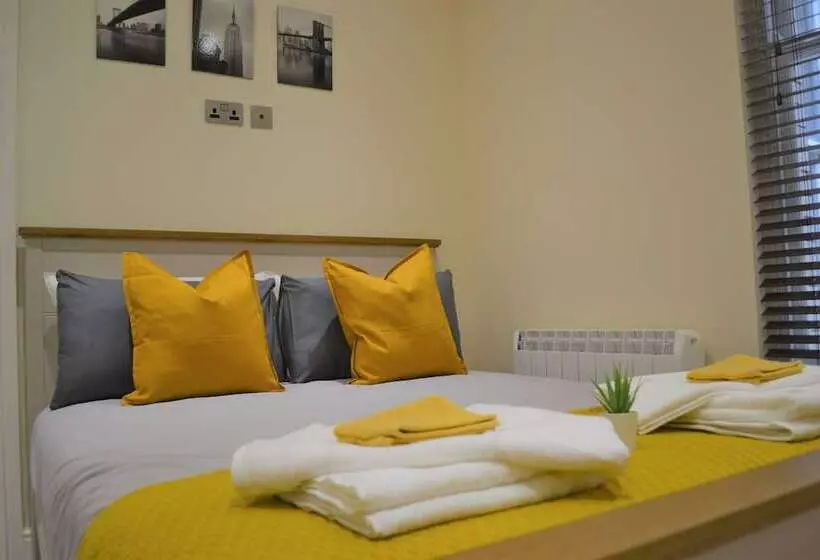 Onpoint Apartments   Deluxe Apartment City Centre Ideal Location!