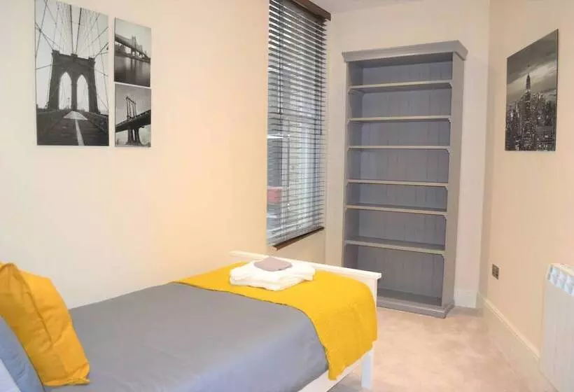 Onpoint Apartments   Deluxe Apartment City Centre Ideal Location!