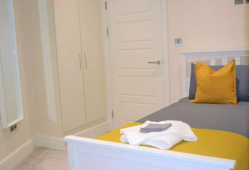 Onpoint Apartments   Deluxe Apartment City Centre Ideal Location!