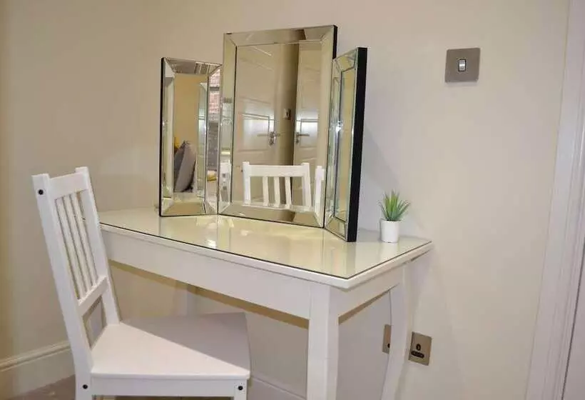 Onpoint Apartments   Deluxe Apartment City Centre Ideal Location!