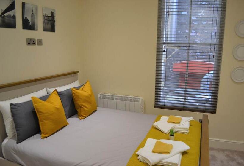 Onpoint Apartments Deluxe Apartment City Centre Ideal Location!