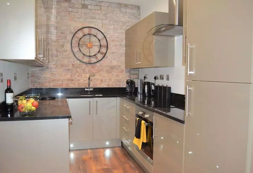 Onpoint Apartments   Deluxe Apartment City Centre Ideal Location!