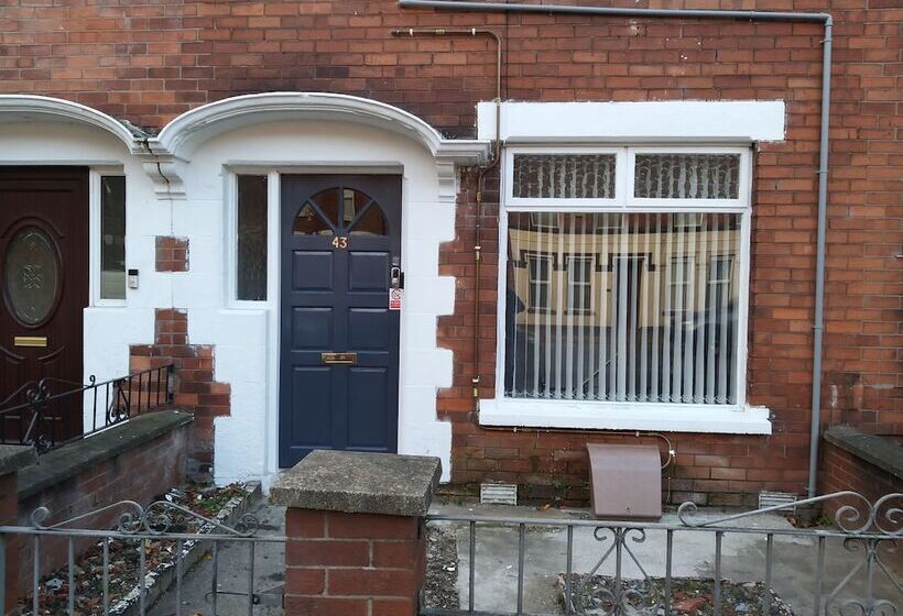 بنسيون Templemore Townhouse