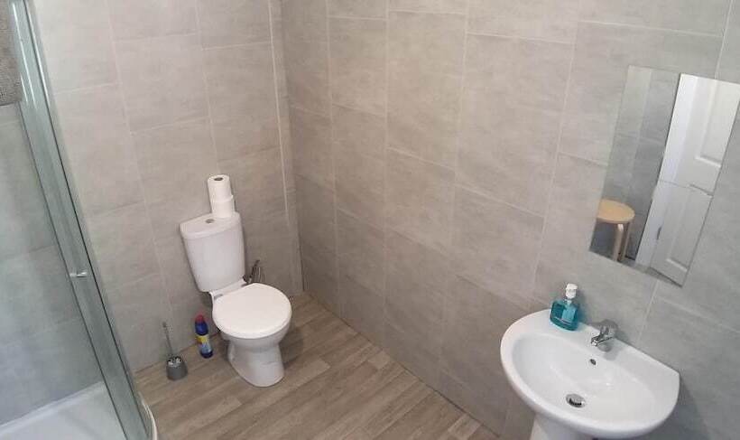 بنسيون Templemore Townhouse