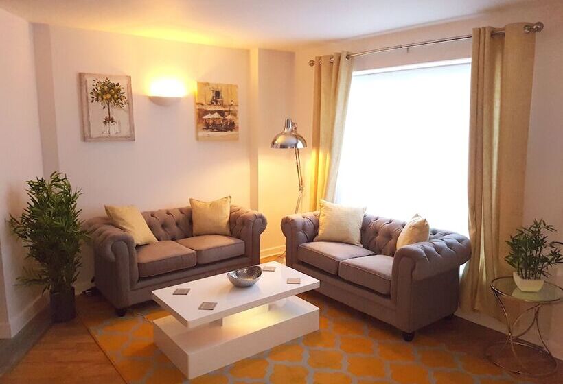 Spacious Bright And Modern Living