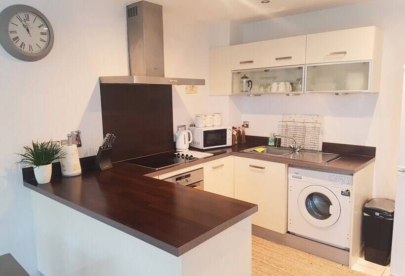 Spacious Bright And Modern Living