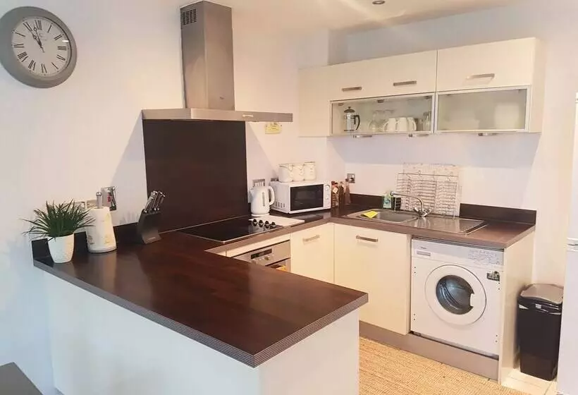 Spacious Bright And Modern Living