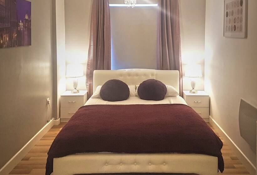 Spacious Bright And Modern Living