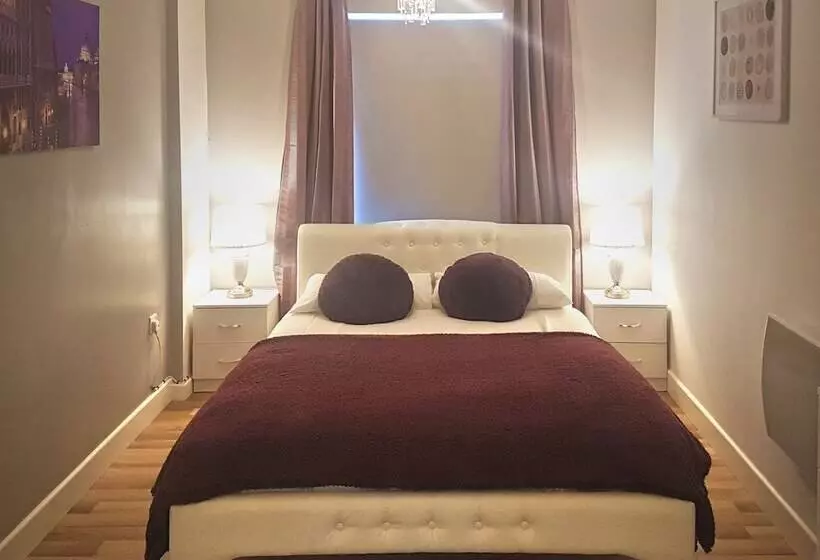 Spacious Bright And Modern Living