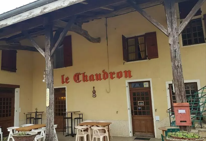 ベッドアンドブレックファースト Le Chaudron