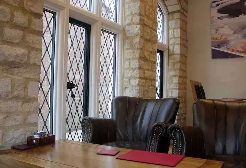 Aamiaismajoitus (B&B) Potterspury House