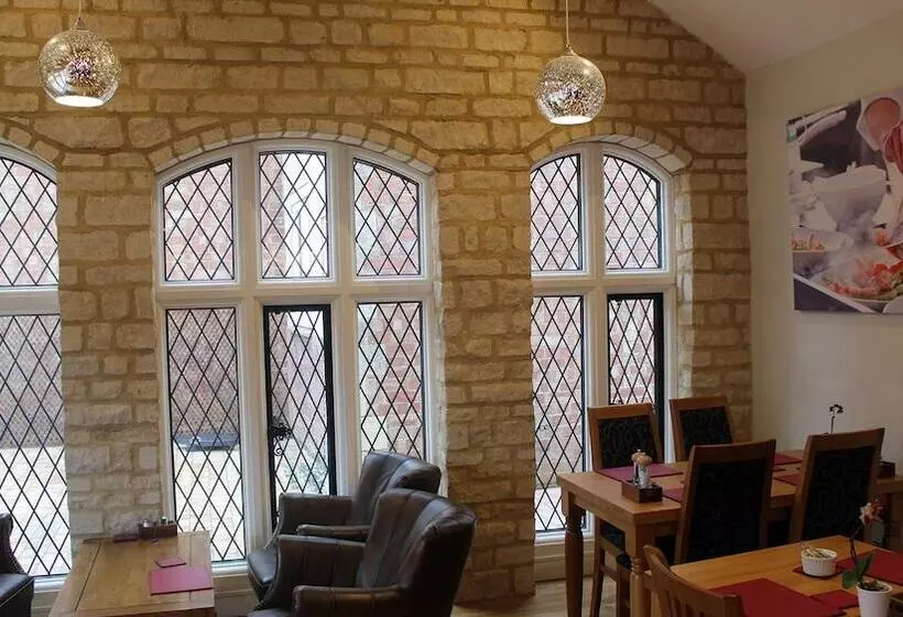 Aamiaismajoitus (B&B) Potterspury House