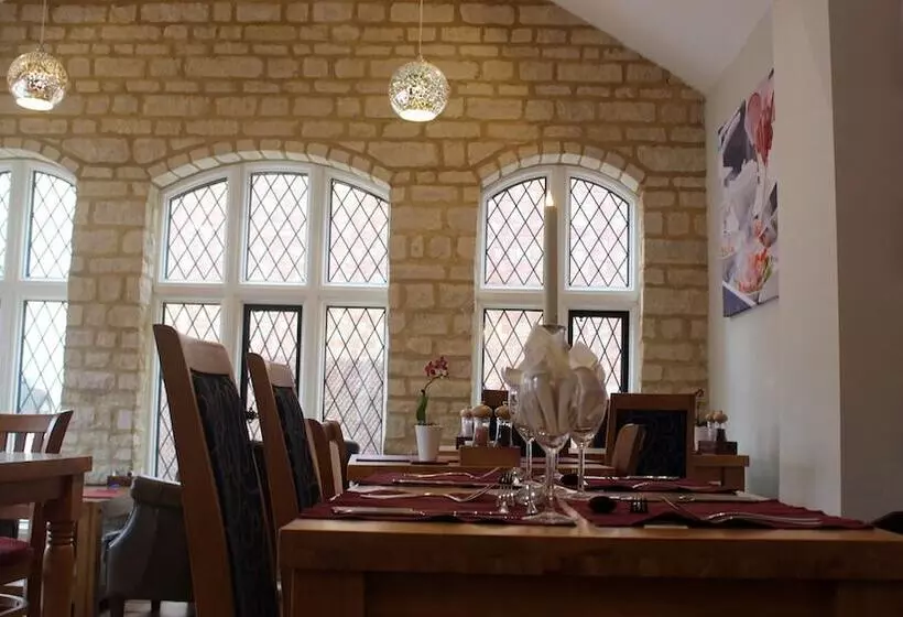 Aamiaismajoitus (B&B) Potterspury House