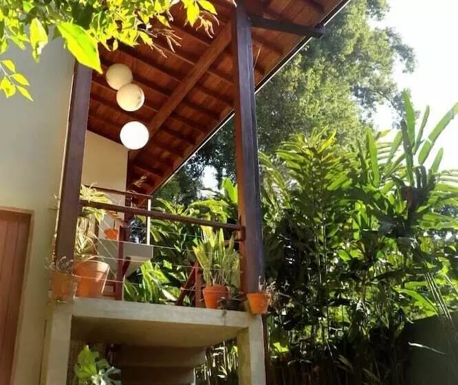 Hotelli Moksha Surf Yoga