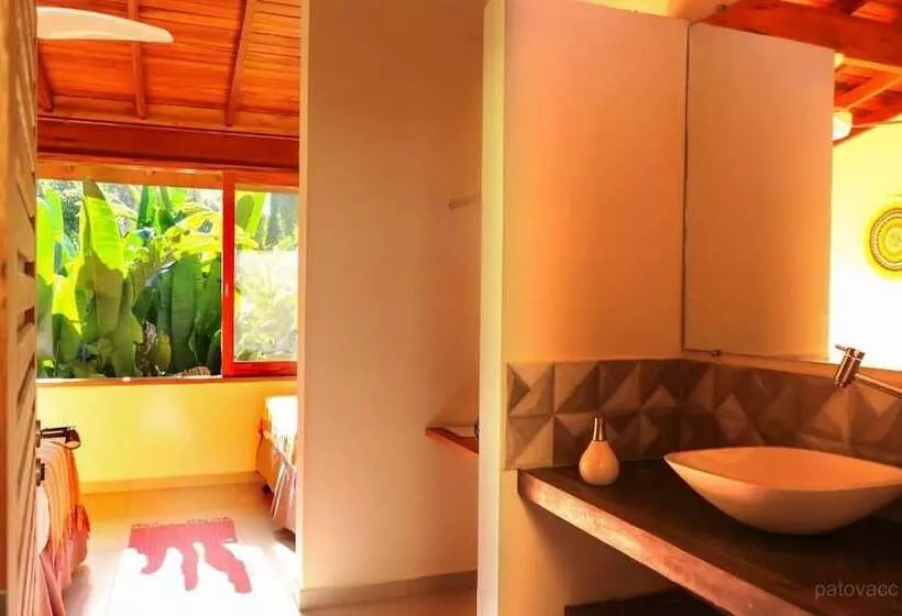 Hotelli Moksha Surf Yoga