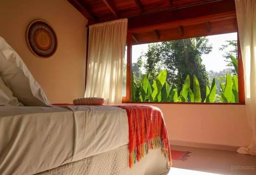 Hotelli Moksha Surf Yoga