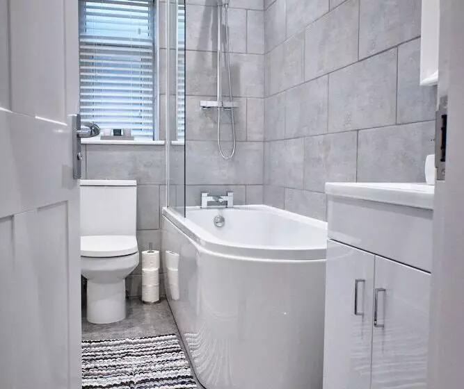 The Townhouse Simple2let Serviced Apart