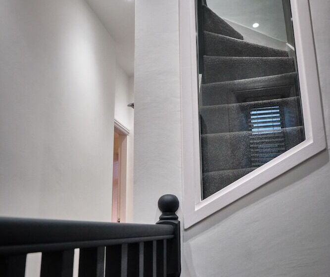 The Townhouse Simple2let Serviced Apart