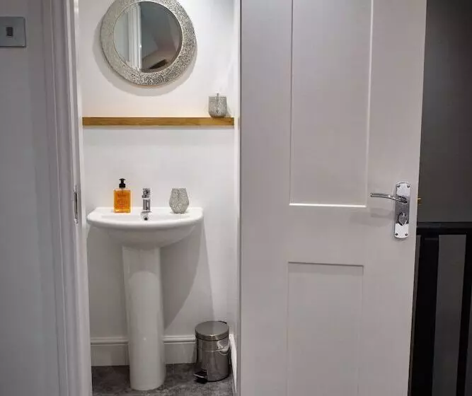 The Townhouse Simple2let Serviced Apart