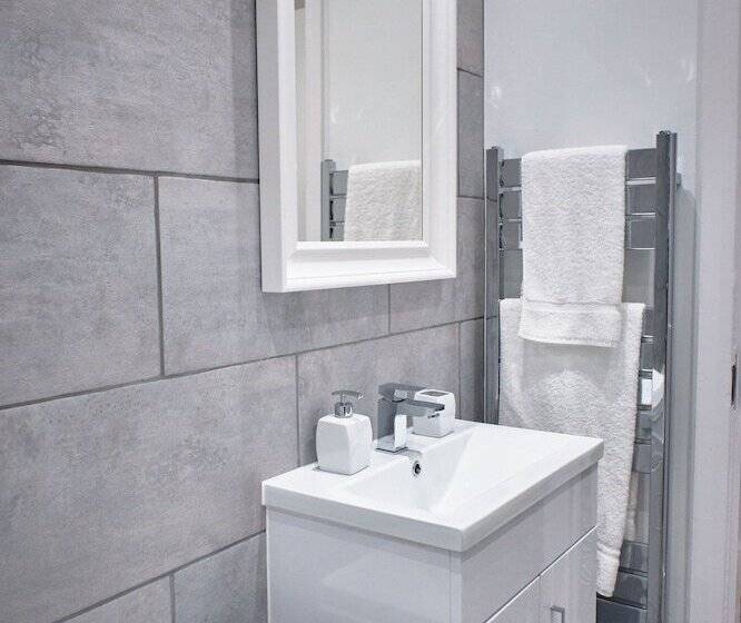 The Townhouse Simple2let Serviced Apart