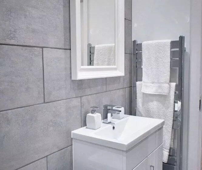 The Townhouse Simple2let Serviced Apart