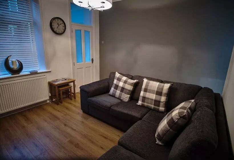 The Townhouse Simple2let Serviced Apart