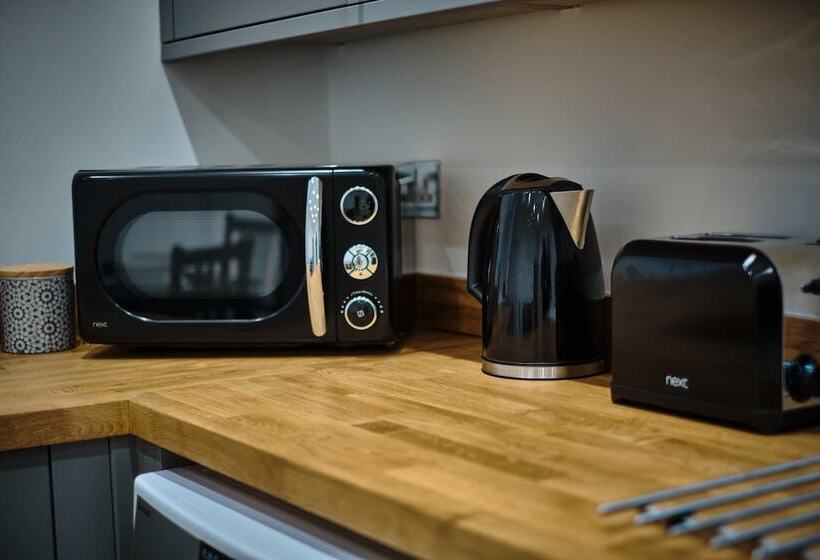 The Townhouse Simple2let Serviced Apart